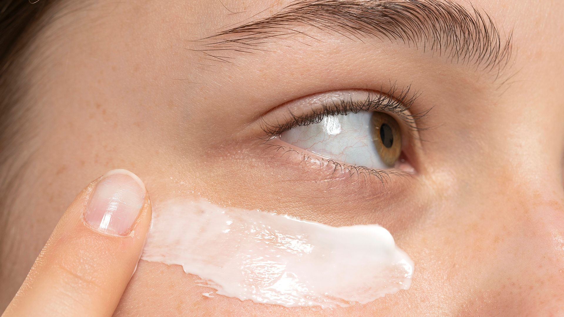 extra liebe: augenpflege für sensible zonen